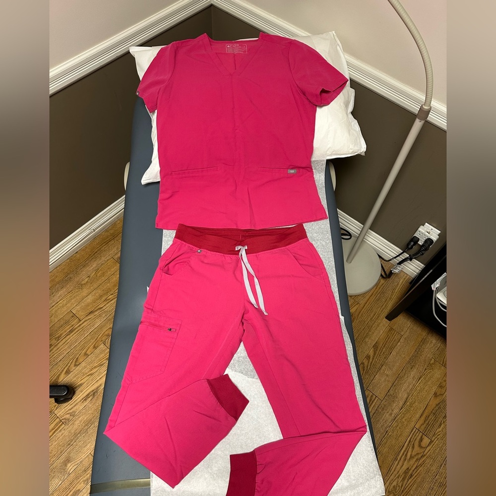 Figs Women's Hot Pink Scrub Set. Med Zamora, Med Casma top